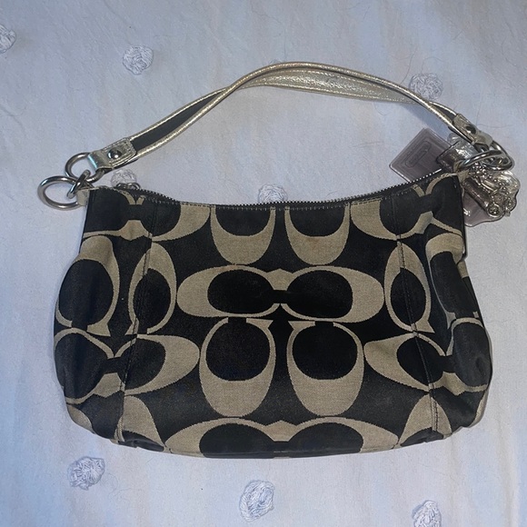 Coach Poppy Signature Groovy Shoulder Cross Bag - Picture 7 of 7